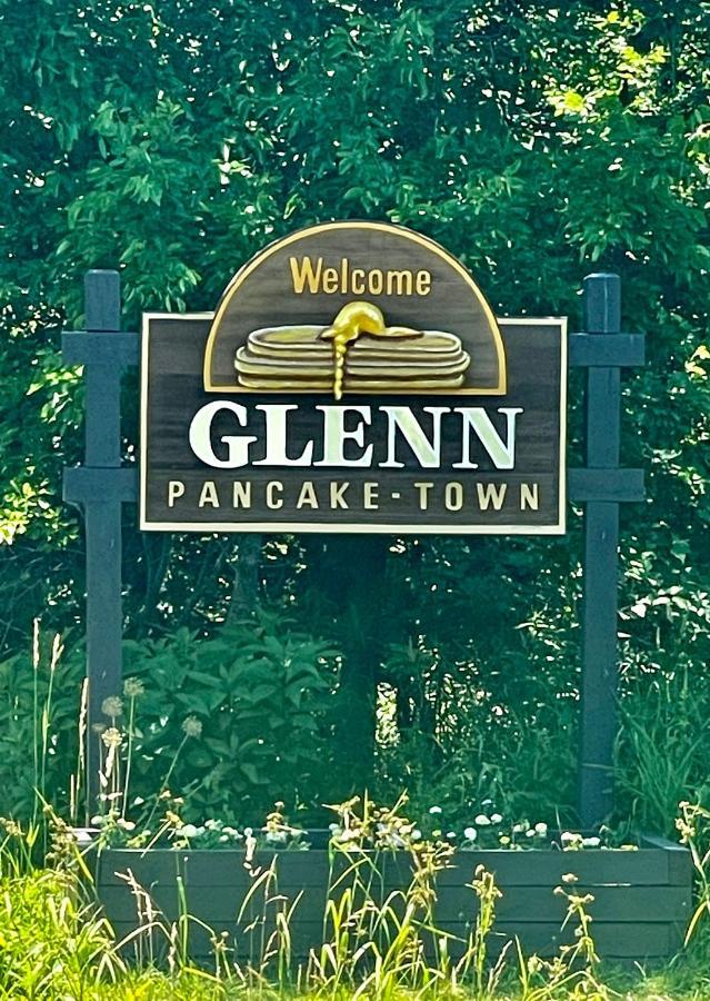 The Charming Glenn Cottage! Walk To Lake Michigan! Fennville Eksteriør billede